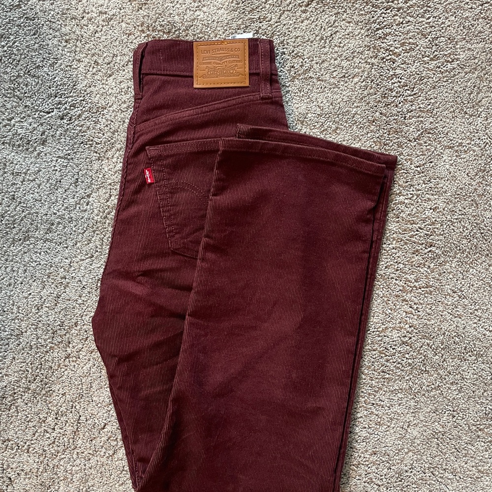 Levi’s Women's Ribcage straight leg Burgundy Corduroy Pants